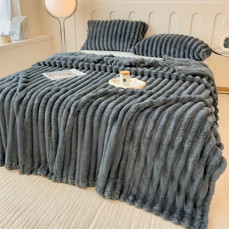 MarshmallowHug™ – Ultra-Soft Winter Fur Blanket